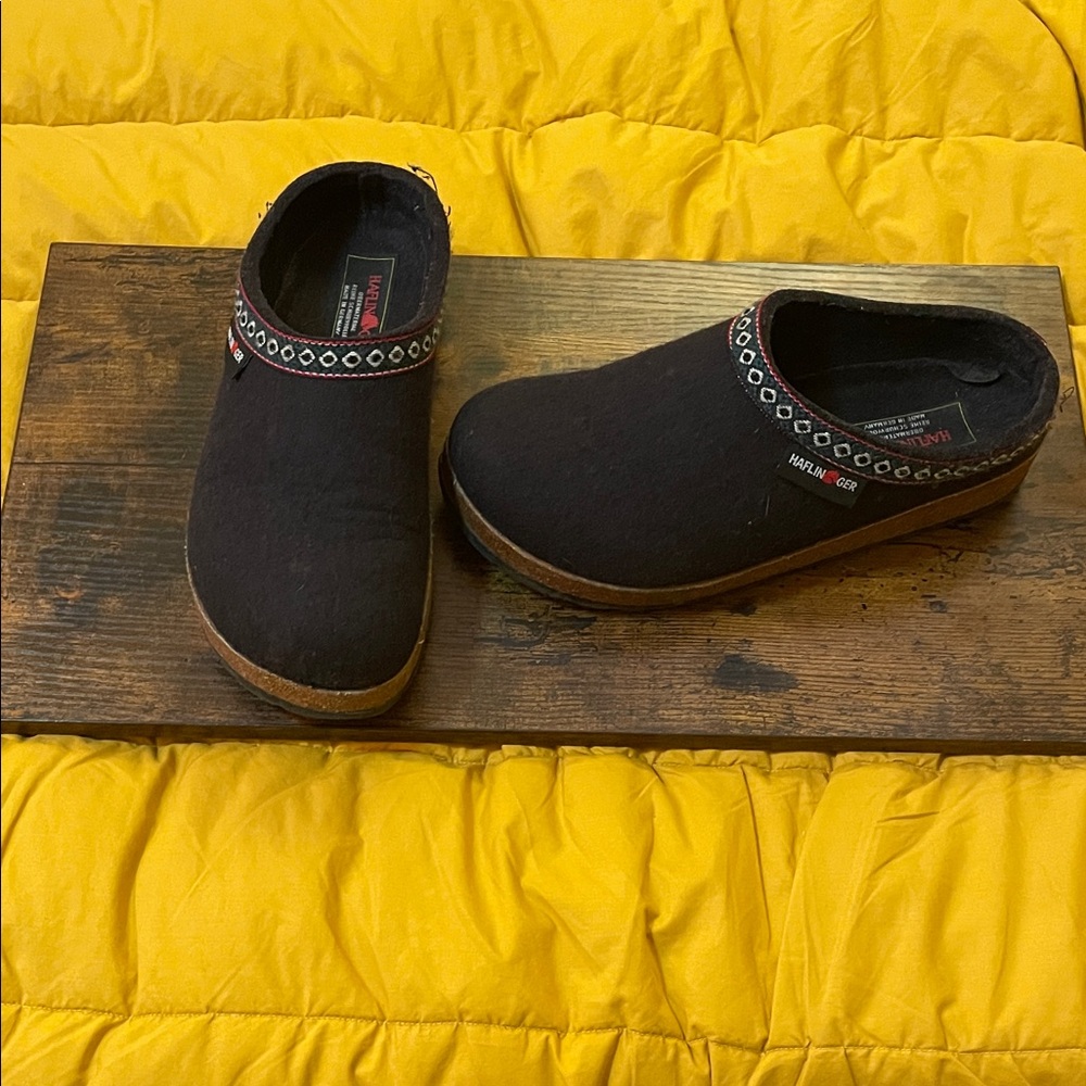 Haflinger Navy Blue Felted Wool Clogs with Patterned Trim Size 38